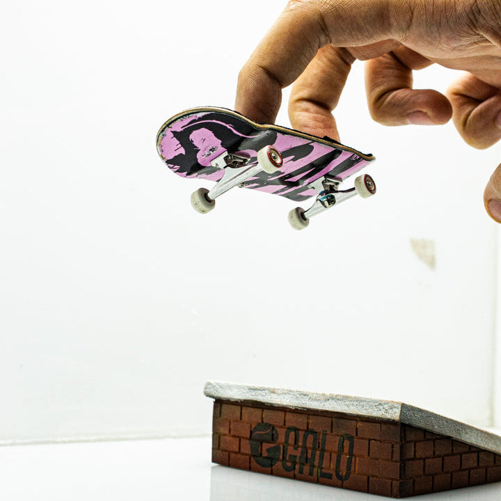 Brick Hit Fingerboard Galo