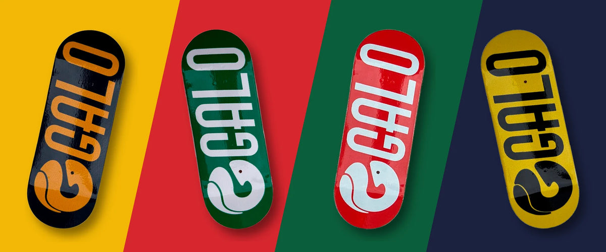 Serie Team Model de Galo Fingerboard: decks azul, verde, rojo y amarillo sobre paneles de colores en contraste