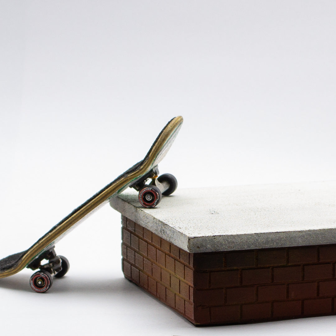 Brick Box Fingerboard Galo