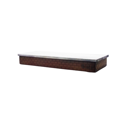Caja fingerboard con fondo blanco, superficie de madera con cantos pronunciados